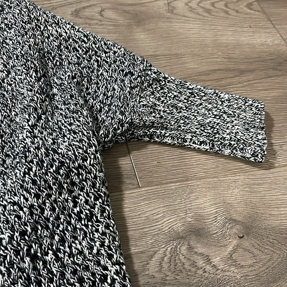 1/4 length sleeve Express cardigan, Size L - Picture 2 of 9